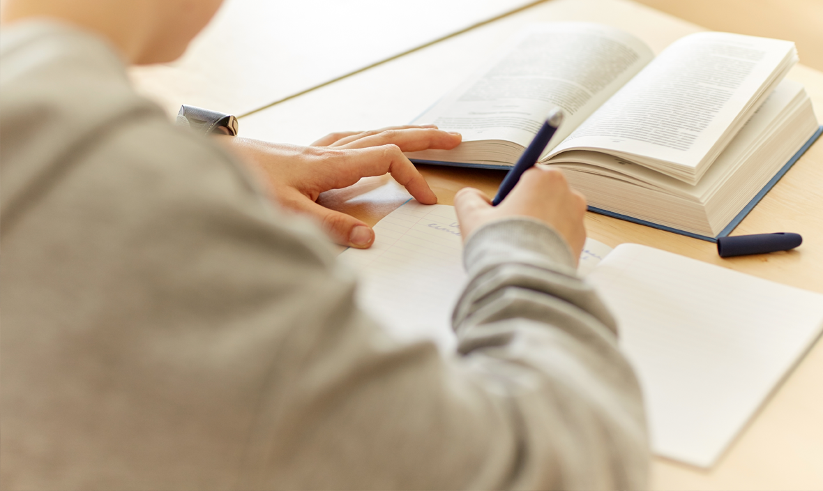 通过大量数据资源和软硬结合的技术优势，有效支撑针对大量数据作业采，析、管、研的智慧作业解决方案。